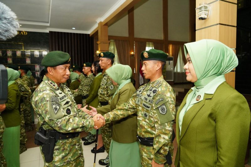Pangdivif 2 Kostrad Pimpin Langsung Upacara Serah Terima Jabatan Dandenhub Divif 2 Kostrad dan Tradisi Laporan Korps Pamen Divif 2 Kostrad