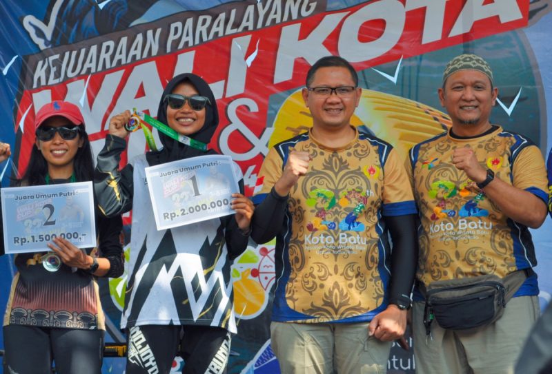 Kota Batu Meraih Juara Umum Pada Kejuaraan Paralayang Piala Wali Kota Cup Dan Liga Jatim Seri IV 2023