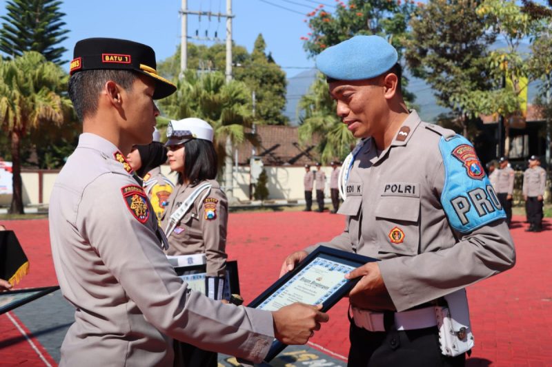 Sosok Pelopor Penggerak Masyarakat Giat Olahraga Bola Volly Polres Batu