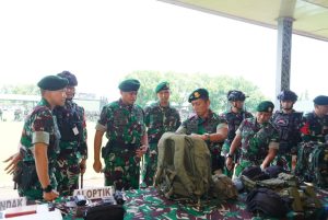 Kesiapan Satgas Yonif 503/Mayangkara Diperiksa Oleh Pandivif 2 Kostrad
