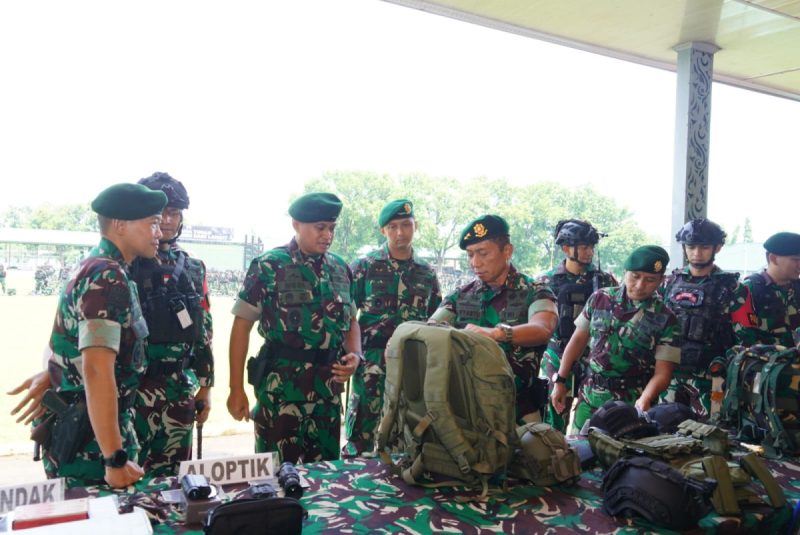 Kesiapan Satgas Yonif 503/Mayangkara Diperiksa Oleh Pandivif 2 Kostrad