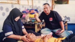 Sanggar IKD Bersama Angkringan Merah Putih Gelar Baksos Gurah Mata