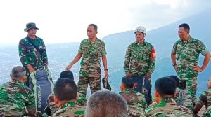 Anggota Kodim 0818 Jaring Atlit Paralayang Kota Batu