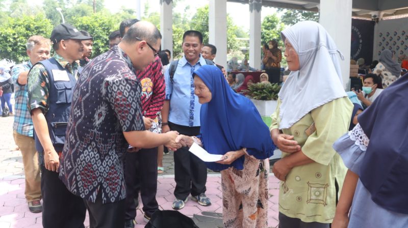 Operasi Pasar Ketiga Diserbu masyarakat Desa Junrejo