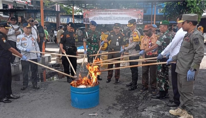 Polres Batu Bersama Forkopimda Pemusnahan Barang Bukti