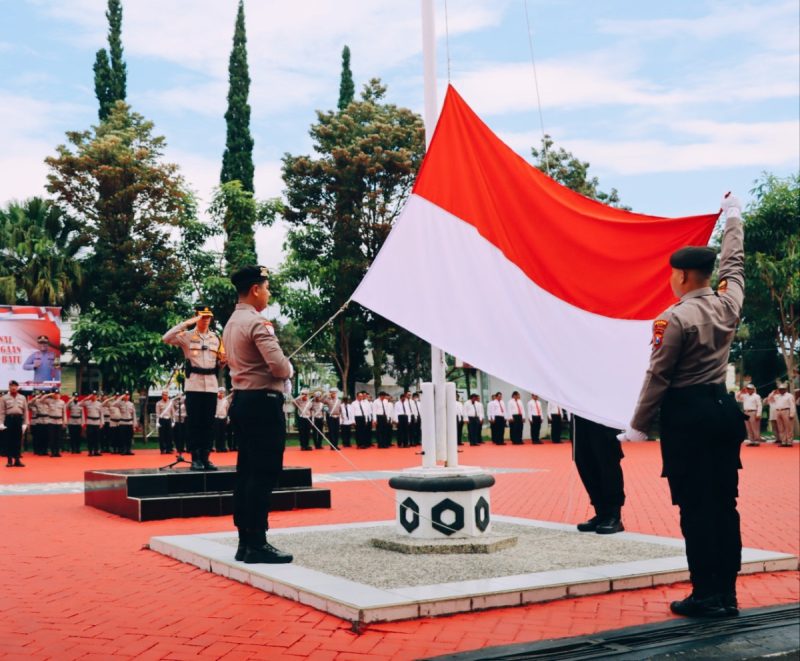 Kapolres Batu Berikan Reward Dalam Upacara Hari Kesadaran Nasional