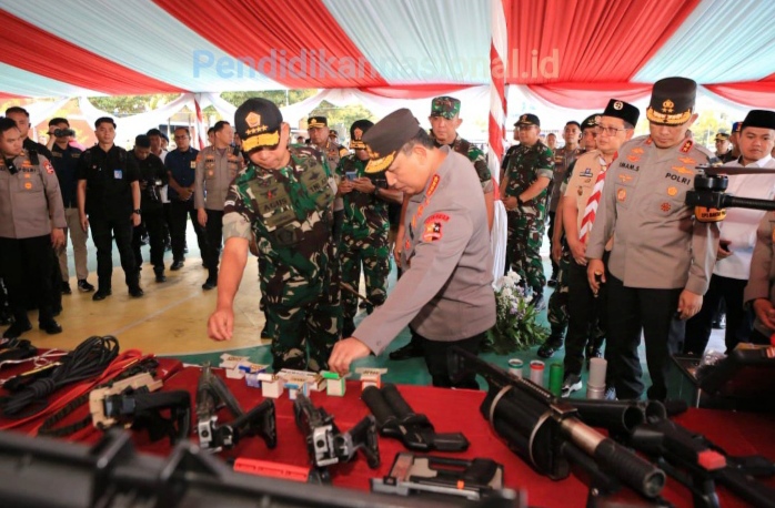 Kapolri dan Panglima TNI Tinjau Kesiapan Pengamanan Jelang Pilkada Serentak