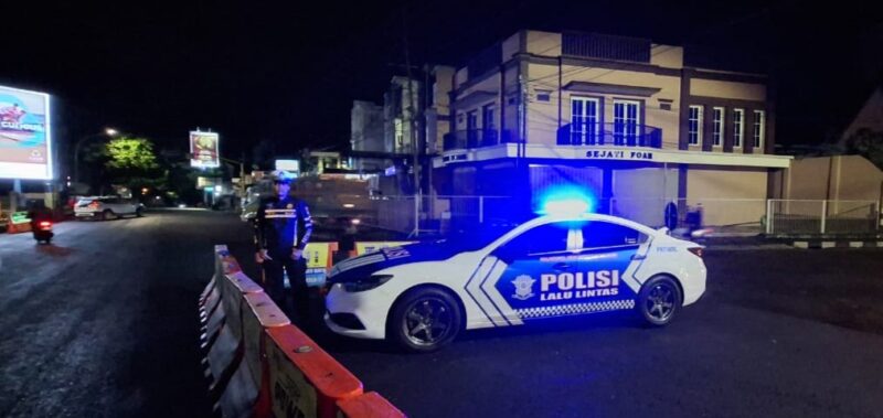 Ciptakan Kondisi Aman Polres Batu Patroli Blue Light