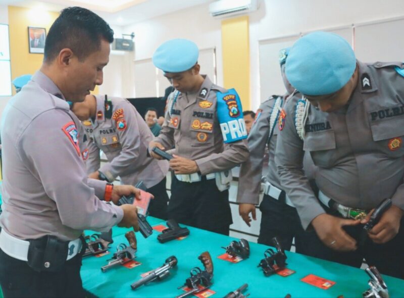 Tim Propam Polres Batu Pemeriksaan Senjata Api Secara Berkala