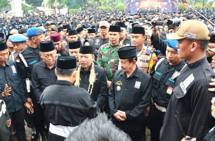 Puluhan Ribu Anggota PSHT Padati Alun-alun Ponorogo Dalam Bumi Reog Berdzikir