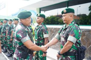 Pangdivif 2 Kostrad Kunker ke Markas Yonif 503 Mayangkara