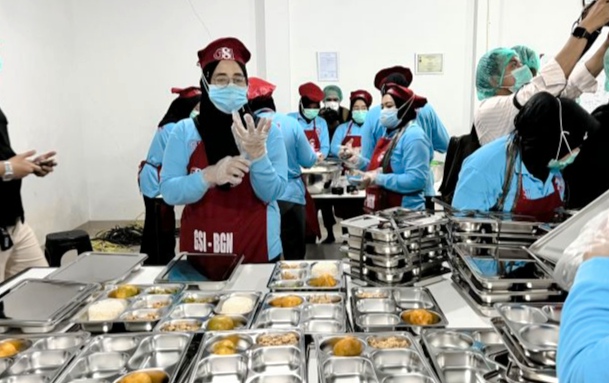 Kisah Siswa SMP Penjual Kerupuk, Terbantu Makan Bergizi Gratis