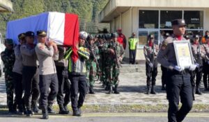 Gugur Dalam Tugas, Bripka Anumerta Ronald M. Enok Dimakamkan di Sentani