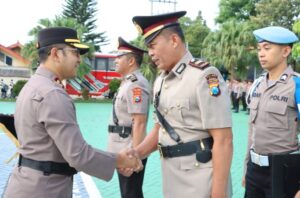 Kapolres Batu Pimpin Upacara Sertijab Kapolsek Pujon