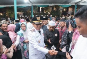 Masyarakat Sambut Kedatangan Wali Kota dan Wakil Wali Kota Batu