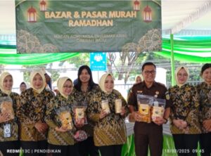 Kejaksaan Negeri Batu Bersama IAD Gelar Bazar dan  Pasar Murah
