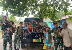 Yonif 131/BRS Pengobatan Gratis di Kampung Pound Perbatasan Papua