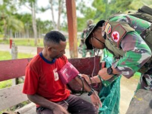 Kepedulian TNI Kepada Warga Papua Dengan Pengobatan Gratis