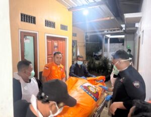 Polres Batu Olah TKP Warga Meninggal di Rumahnya
