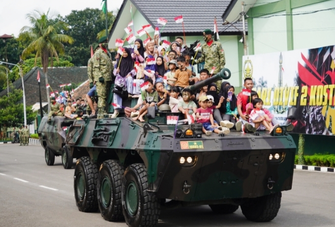 Pancasila Adalah Perekat Yang Menyatukan TNI dan Rakyat