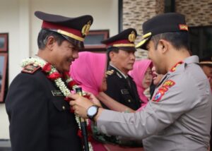 Polres Batu Lepas 6 Personel Purnatugas