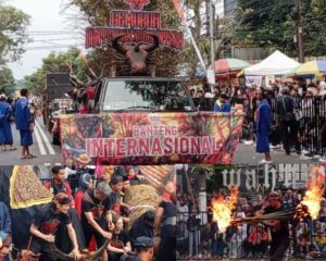 Turis Mancanegara Antusias Ikuti Festival Bantengan Nuswantoro ke-17
