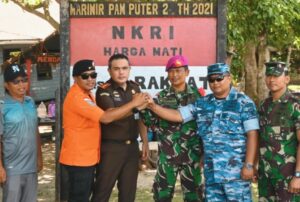 Tim Gabungan Kibarkan Merah Putih di Pulau Sekatung