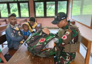 Satgas Yonif 131/Brajasakti Berikan Penyuluhan & Layanan Kesehatan Gratis