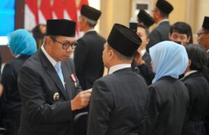 160 ASN Kota Batu Terima Satyalancana Karya Satya dari Wali Kota