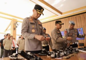 Polres Madiun Periksa Senpi dan Gelar Tes Urine