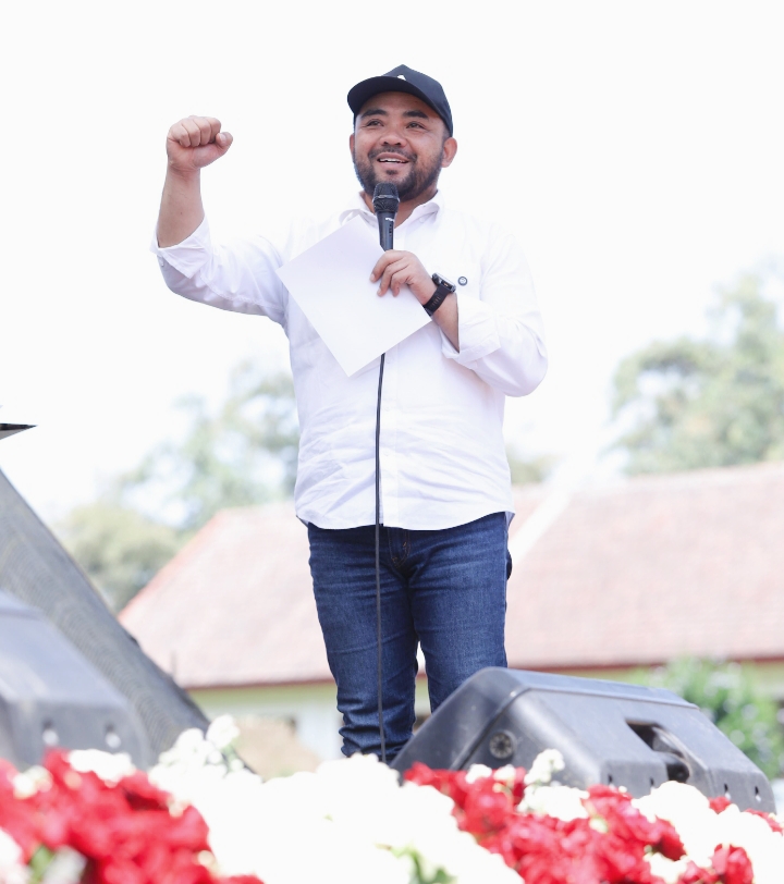 Wawali Kota Batu memberikan sambutanya pada Specta Carnival Desa Gunungsari