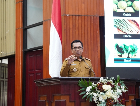 Wali Kota Batu, Nurochman, memaparkan strategi pertanian dan agrowisata dalam Orientasi Pendidikan Mahasiswa Fakultas Pertanian UB di Gedung Widyaloka.