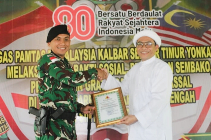 KH M Yusuf Abdurrahman dari Malang hadir dukung kegiatan bakti sosial TNI di perbatasan Sintang