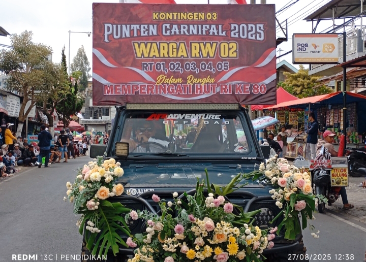 Kendaraan yang menandakan seluruh RT yang ada di RW 04 secara antusias mengikuti Carnaval Budaya.