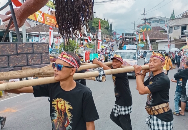Kesenian yang menandakan Kegotong royongan dan ke guyuban masyarakanya