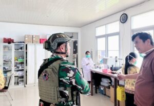 Demi Kesehatan Warga Papua, TNI Yonif 700/WYC Gandeng Nakes Ilaga