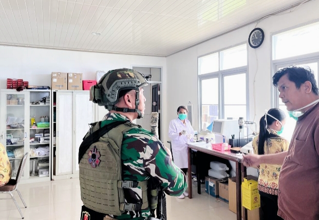 Demi Kesehatan Warga Papua, TNI Yonif 700/WYC Gandeng Nakes Ilaga