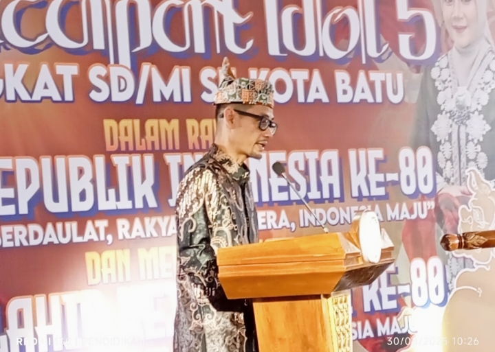 Kepala Kejaksan Negeri Batu dalam sambutanya acara Idol ke-5 Macapat