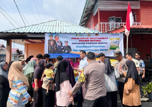 Gerakan Pangan Murah Polsek Bunguran Barat Diserbu Warga Sedanau