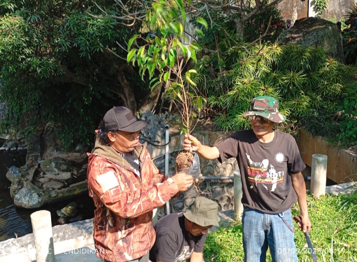 PSHT Komisariat Bani Salim Cabang Batu Hadiri Selamatan dan Tanam Pohon