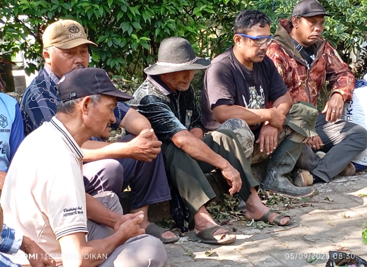 Ketua PSHT Komisariat Bani Salim Cabang Batu, saat mengikuti selamatan sumber air