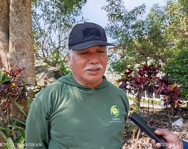 BPD Desa Sabrang Bendo saat di lokasi area sumber air