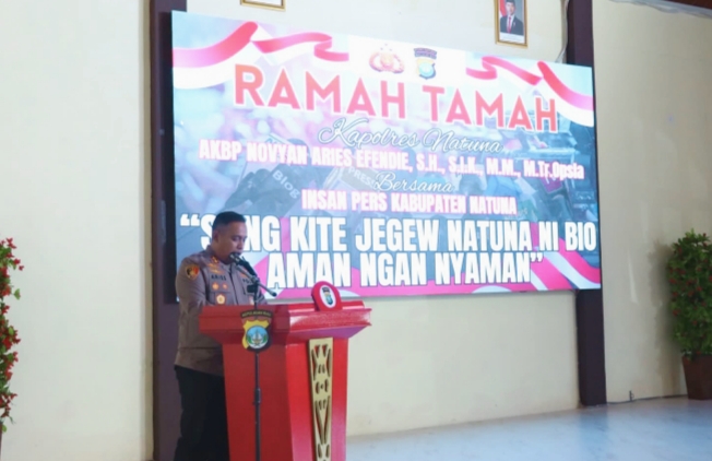 Kapolres Natuna AKBP Novyan Aries Effendie menyampaikan sambutan pada acara silaturahmi bersama insan pers
