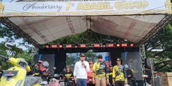 Bupati saat diatas panggung memberikan sambutanya