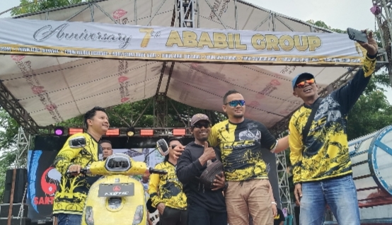 Salah satu peserta gowes dengan hadiah utamanya yaitu sepeda listrik