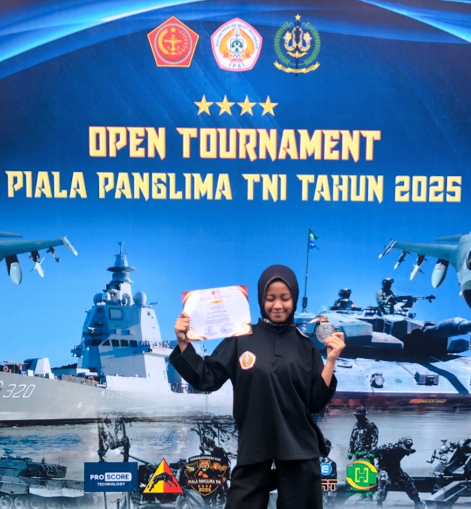 Salah satu atlit berprestasi meraih medali perak