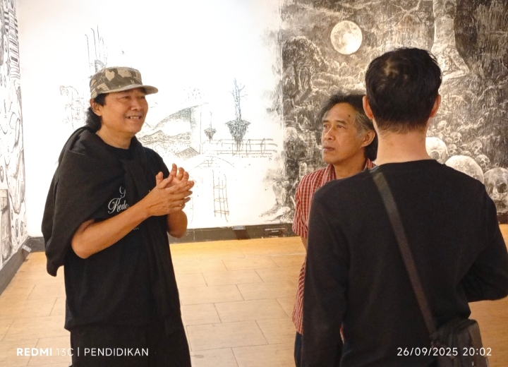 Koeboe Sarawan ketika berada di Galery Raos