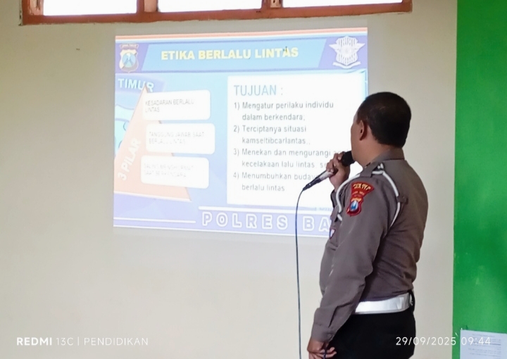 Kanit Kalsel Lantas Polres Batu ketika memberikan pemaparanya