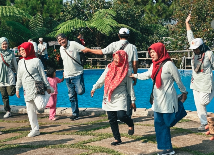 Suasana olah raga bersama-sama yang sangat harmonis