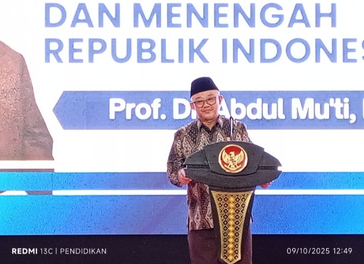 Menteri Pendidikan Dasar dan Menengah ketika memberikan sambutanya